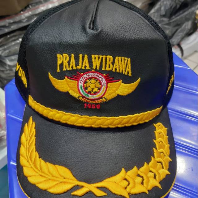 Topi praja wibawa