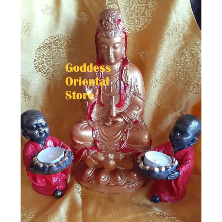 Satu set patung Kwan Im Guan Yin dan Shaolin monk bawa lilin lambang peace/ kedamaian/ketentraman
