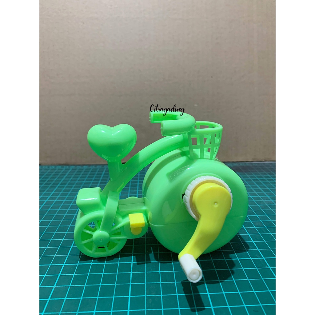 

RAUTAN MEJA PUTAR PERUNCING SEPEDA LUCU ANTI SLIP SERUTAN PENSIL KAYU TABLE SHARPENER ASAHAN GROSIR