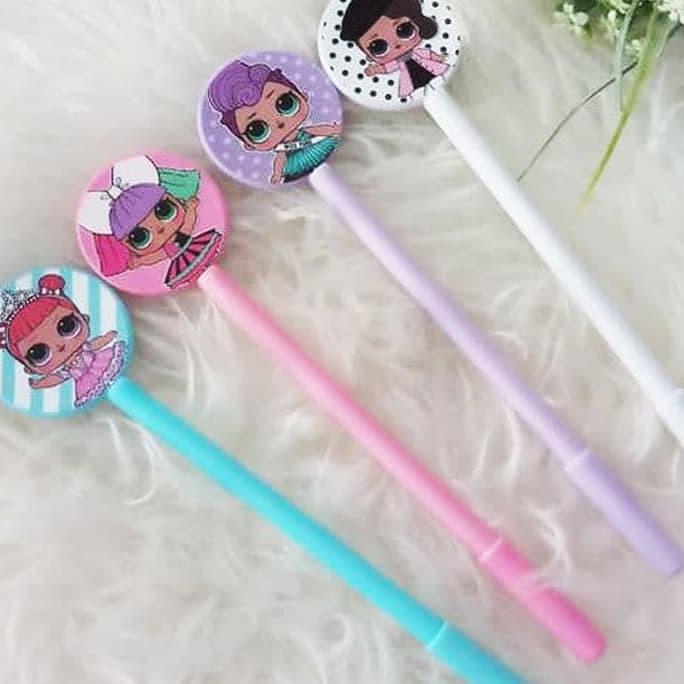 

Pulpen Lol Surprise / Gel Pen Karakter Boneka Lucu Souvenir Pena Unik
