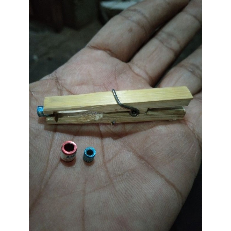 Ring, alat bantu pasang ring burung.