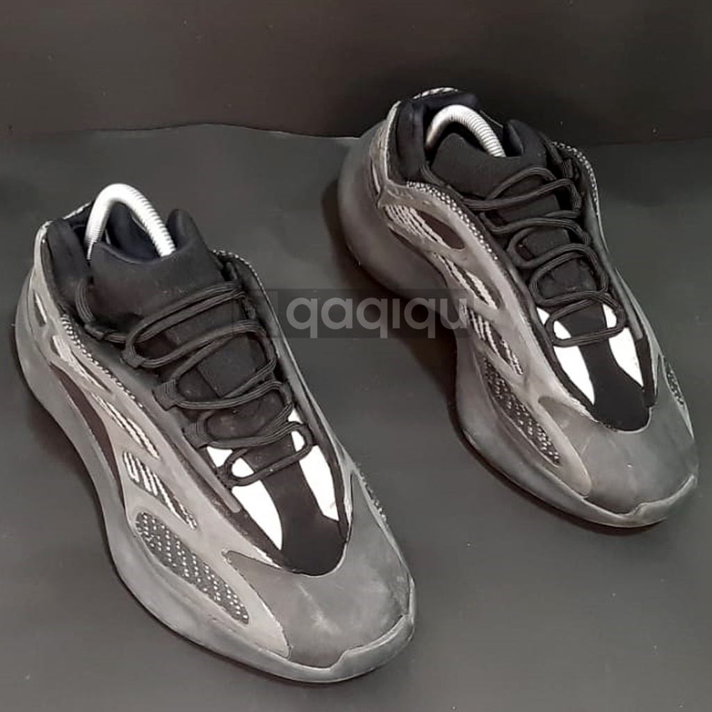 Adidas Yeezy 700 V3 Alvah H67799 Size 43/27.5 Cm Second