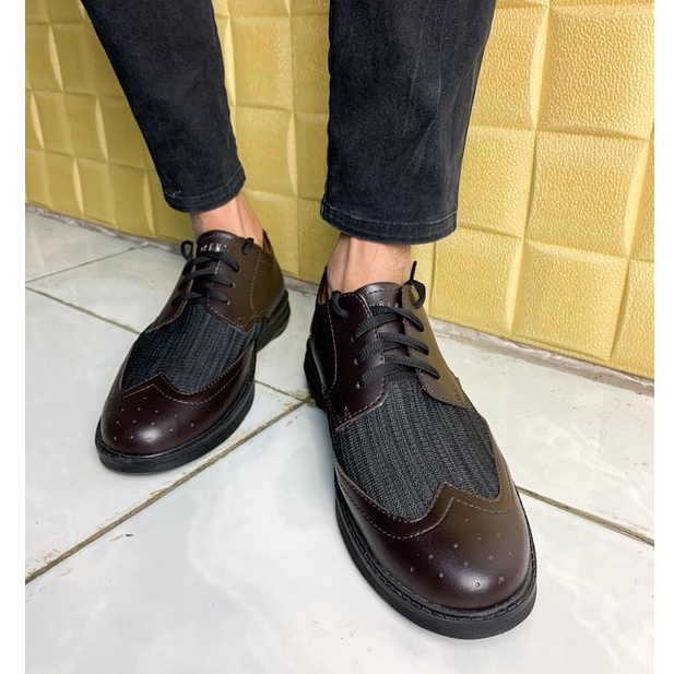 Sepatu Pria Formal Ringan Nyaman Sepatu Cowok Casual Kantor Sekolah Full Black Terbaru