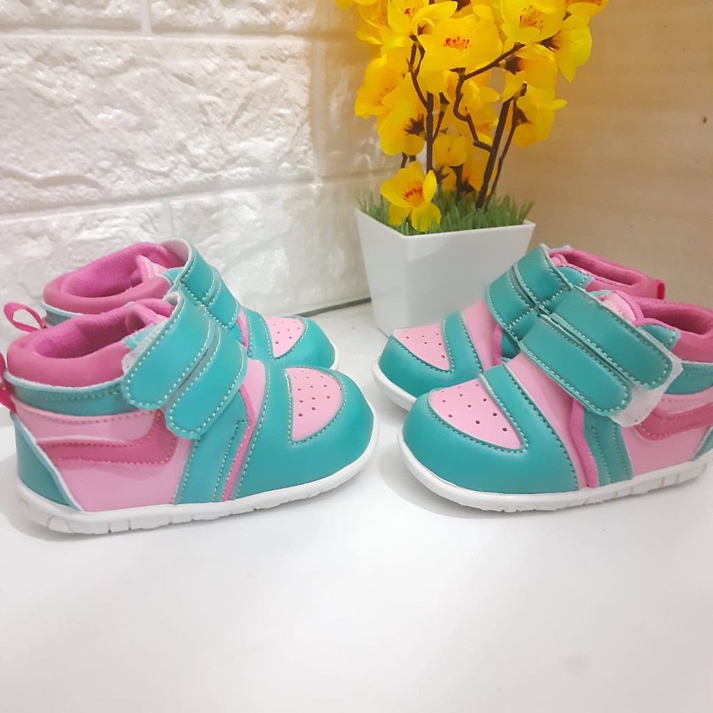 [TAMAN SEPATUKU] SEPATU TRENDY MURAH SNEAKER ANAK TOSCA PINK 1 2 3 TAHUN SOL BUNYI CIT-CIT GAX06