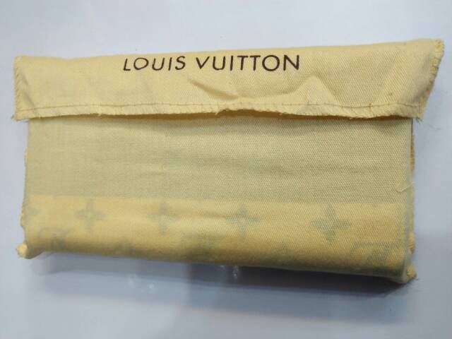 Sarung dompet LV import