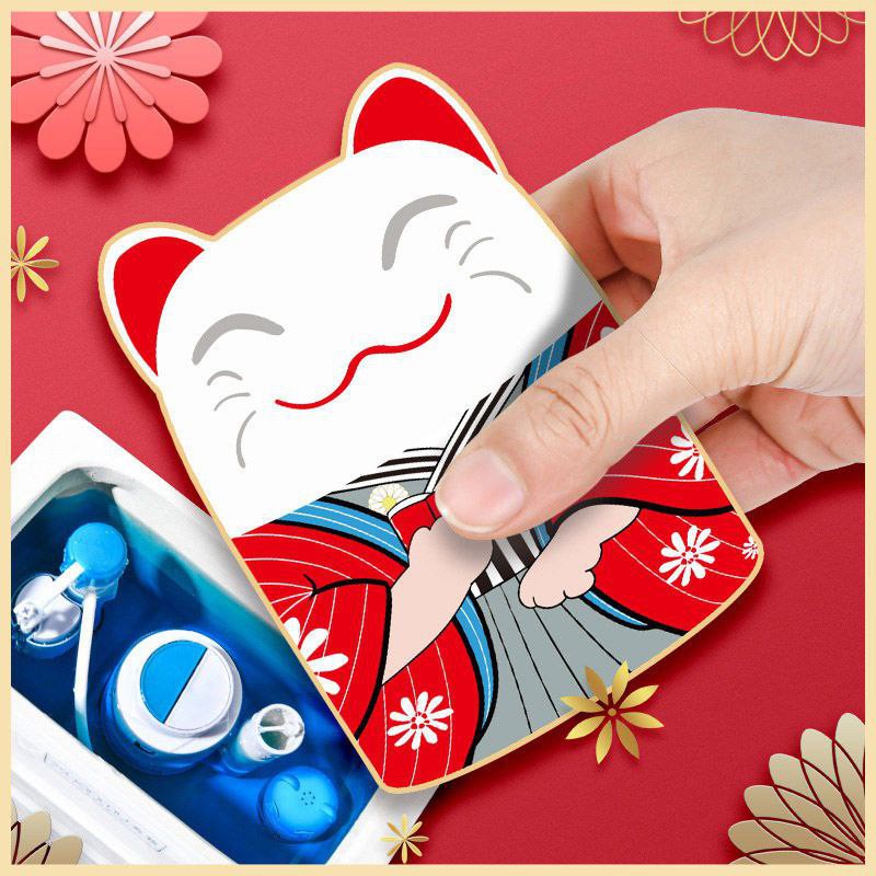 kucing pembersih toilet