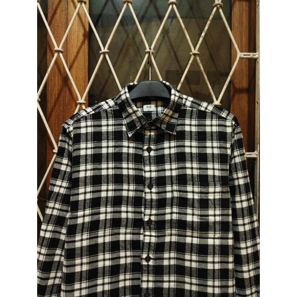 kemeja soft flannel uniqlo second original S kemeja flanel kasual pria murah terlaris