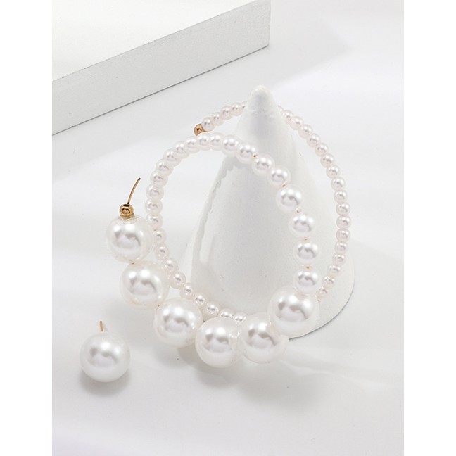 LRC Anting Tusuk Fashion White Ring Pearl Earrings D12511