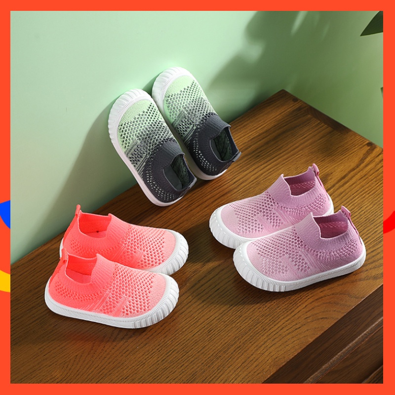 Sepatu anak Flat Model Slip-On dengan Bahan Breathable dan Hiasan Gambar Flyknit