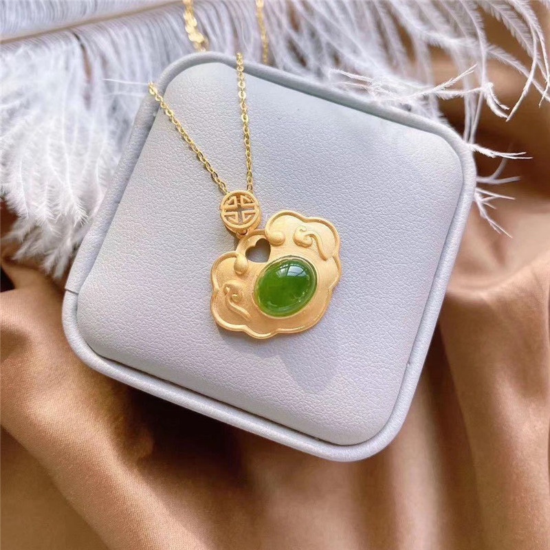 [Ready Stock]Fashion Gold-Plated Inlaid Jade Cloud Pendant Necklace