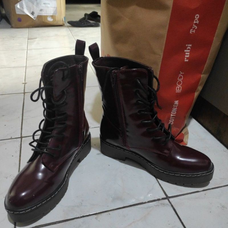 PRELOVED SEPATU BOOTS RUBI
