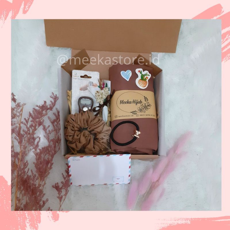 

Hampers Hijab Bella Square Dan Tasbih Digital Kado Ultah Wisuda Anniversary