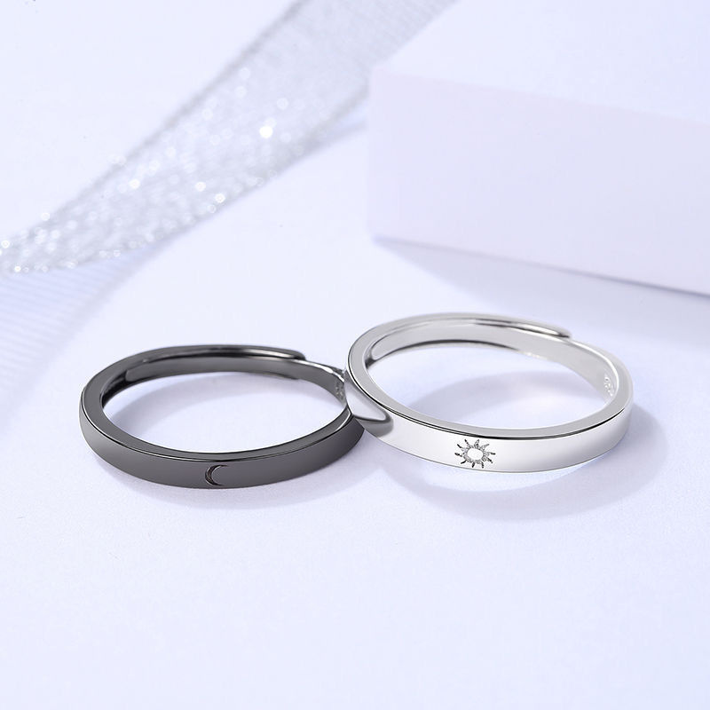 2pcs / Set Cincin Pasangan Pria Dan Wanita Bahan Sterling Silver Warna Hitam Dan Putih Untuk Hadiah Valentine