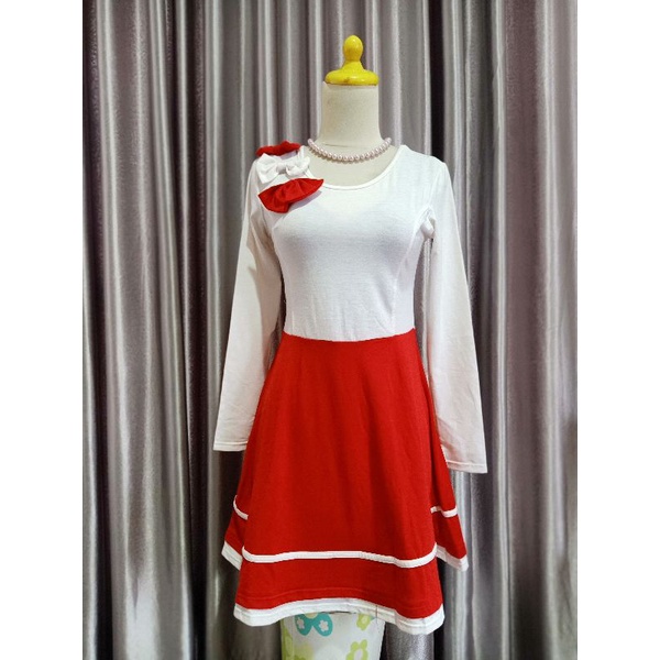 dress merah putih