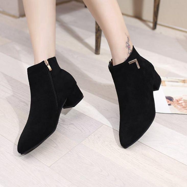 Tren Kekinian.. Boots Heel Fashion Korea Wanita Terbaru