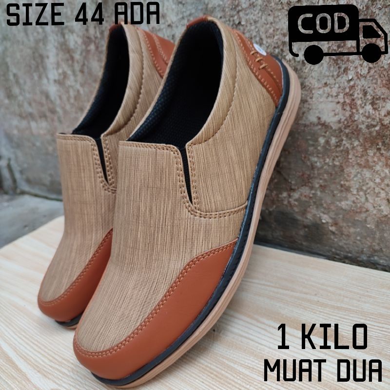 Sepatu Pria Kulit Slip On Formal Kerja Kantoran Sintetis Sol Karet