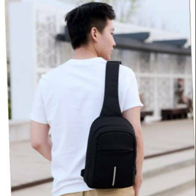 Tas Selempang usb pria casual anti maling multifungsi smart sling bag/chest bag sport