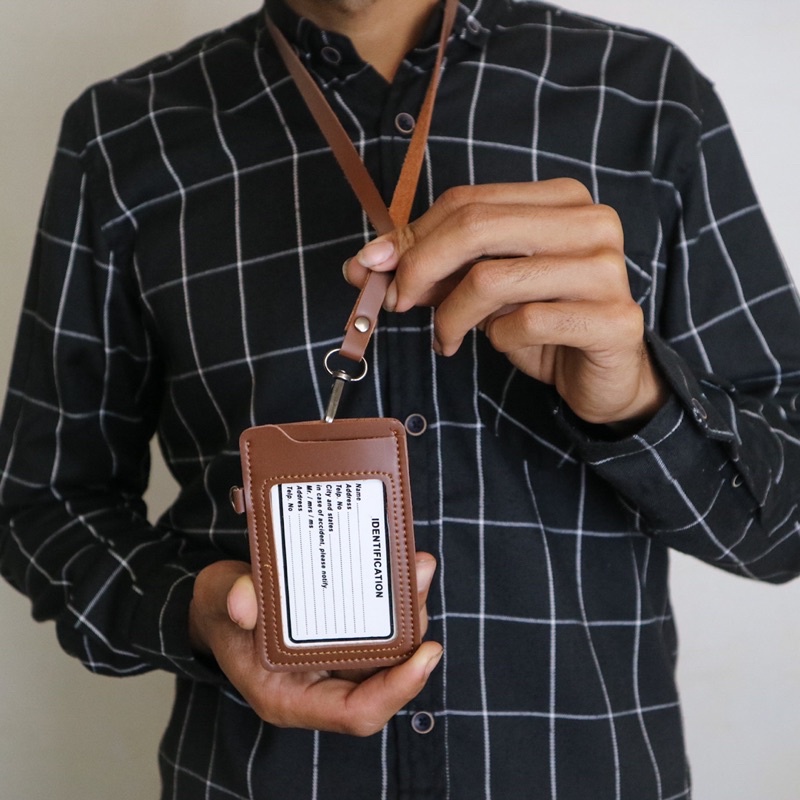 

NAME TAG/ID CARD KULIT 2 SLOT KARTU TERLARIS TERMURAH