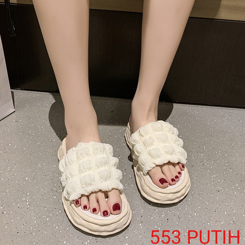 Sandal wanita D 553