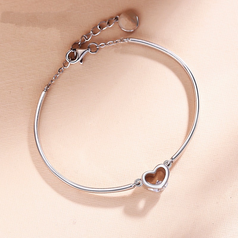 Gelang Bentuk Hati Bahan Stainless Steel Warna Silver Gaya Korea Untuk Wanita