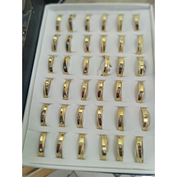 Cincin titanium mewah simpel  harga per box ya.