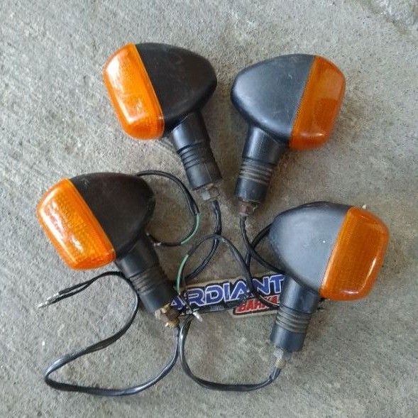Lampu sen sein riting set suzuki thunder 125 original