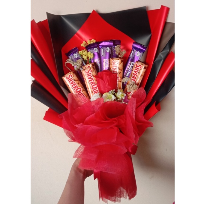 

Bucket Full Coklat SilverQueen With Cadburry