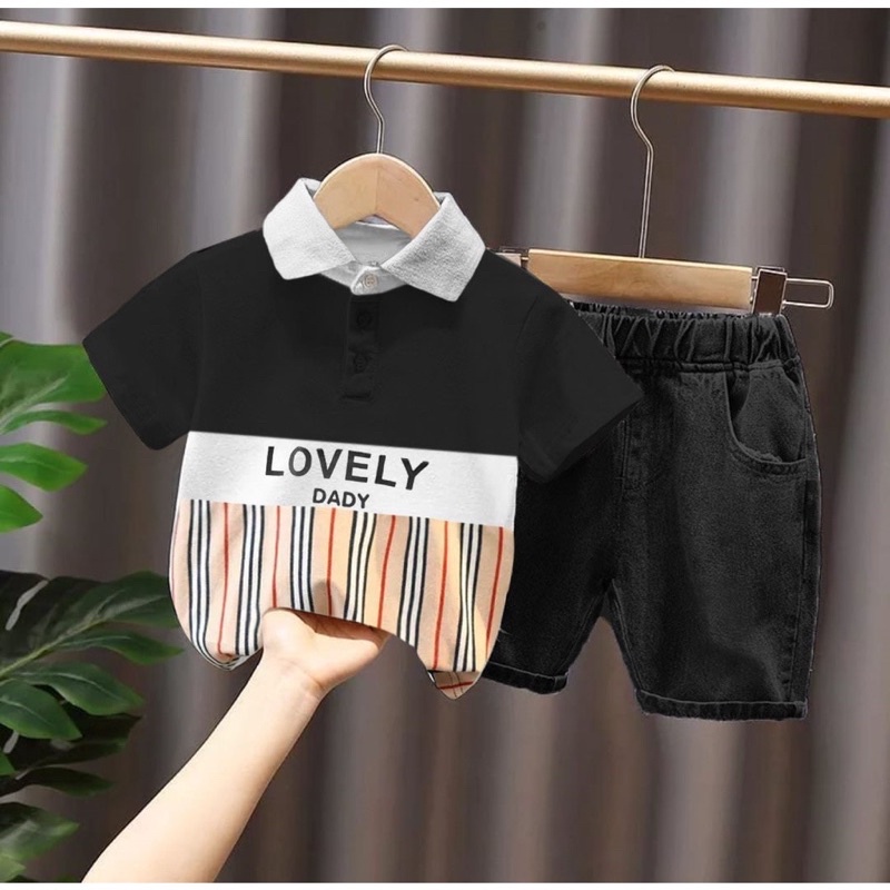 NEW-SETELAN BAJU KAOS POLO CELANA JEANS BAYI ANAK MOTIF KENZIE LOVELY DADY DENIM USIA 6 BULAN-5 TAHUN BEST QUALITY TERBARU TERMURAH/ SETELAN BAJU KAOS POLO CELANA JEANS BAYI ANAK LAKI-LAKI &amp; PEREMPUAN/ FASHION BAYI ANAK COWOK SETELAN KAOS POLO LOVELY DADY