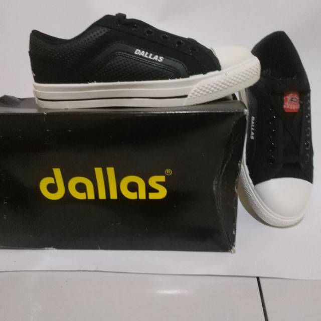 Sepatu sport pria dewasa