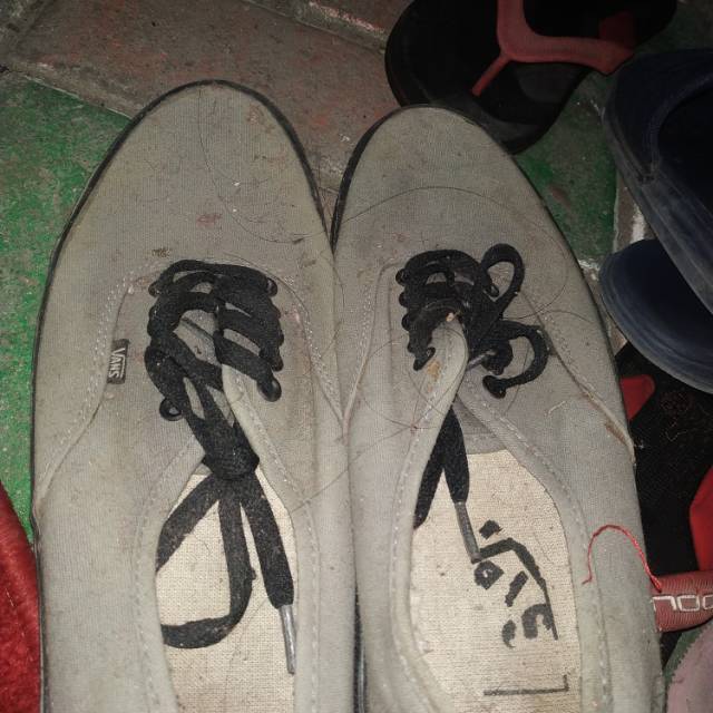 Sepatu vans autentic