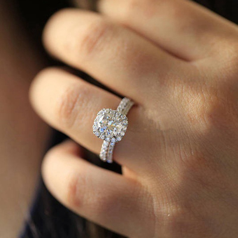 Cincin dengan Kristal Zirkonia Square Cut Ukuran 5-12