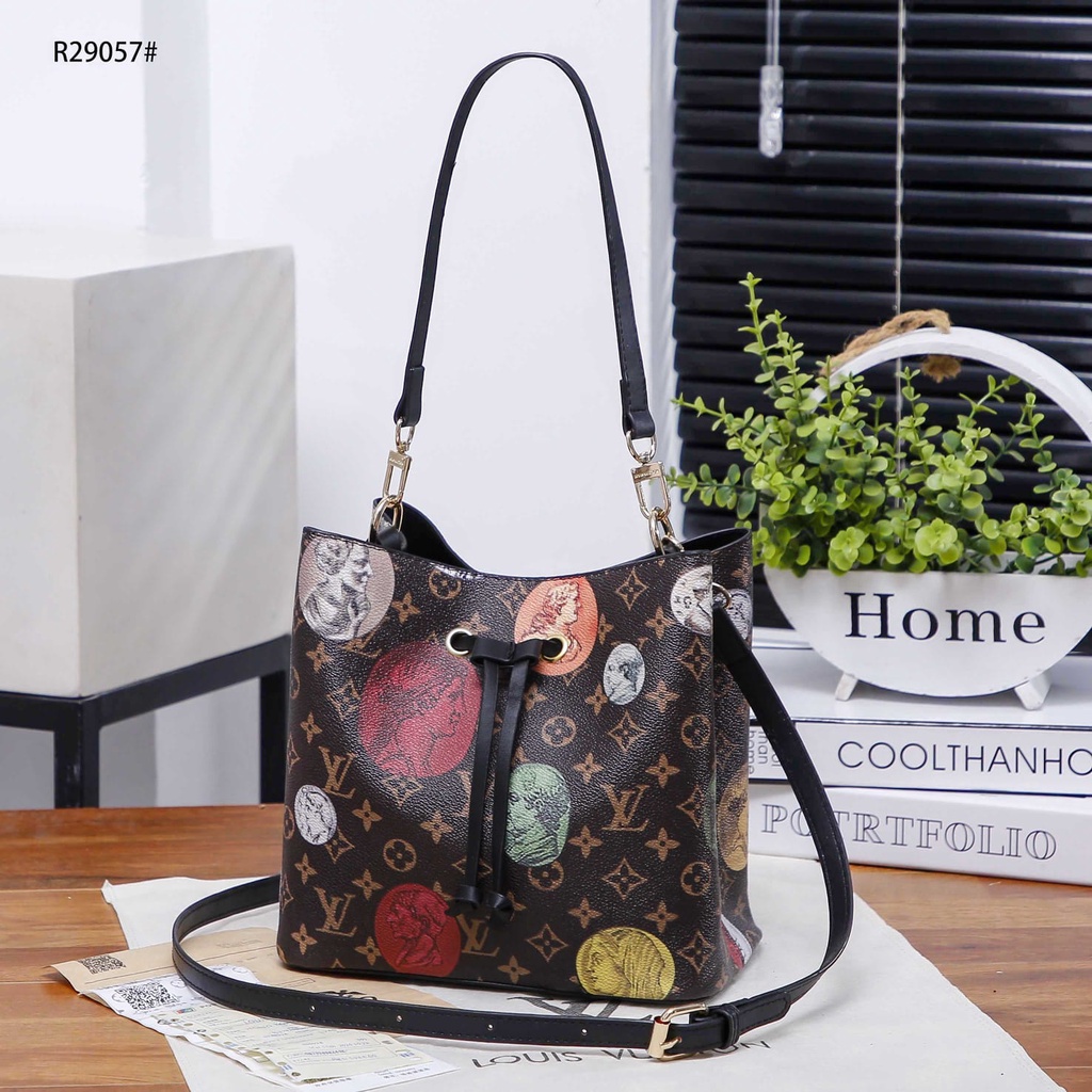 BAG Neo Noe Monogram Cameo R29057