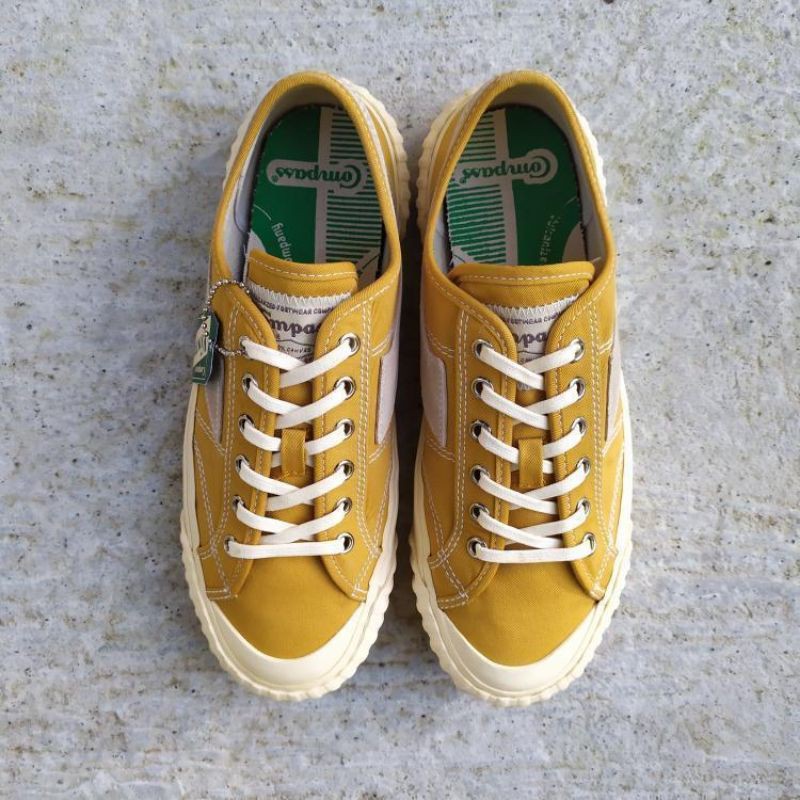 Sepatu Compass Vintage