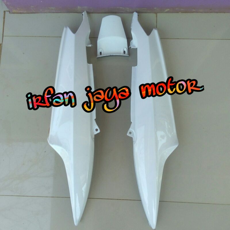 Cover body belakang yamaha mio Sporty mio Smile putih