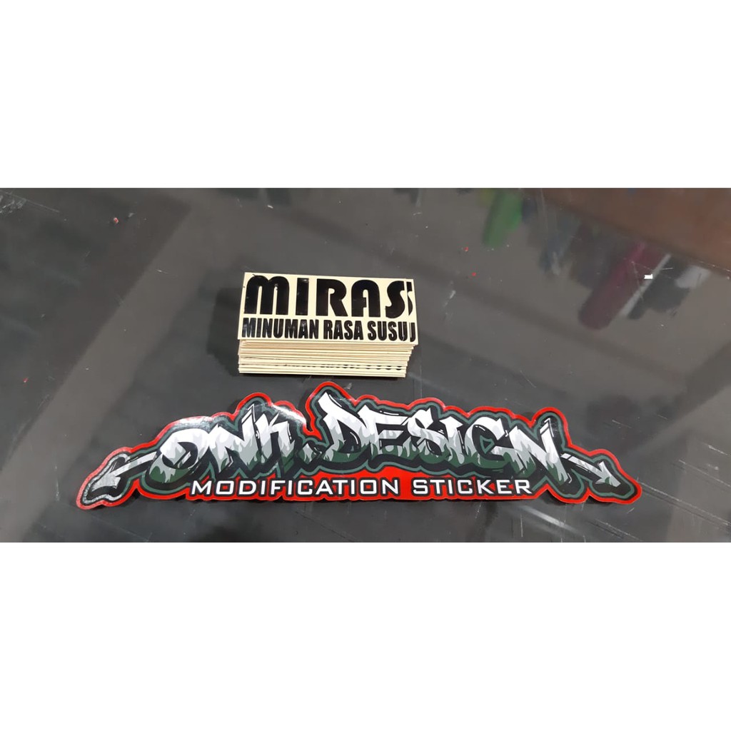 

cutting sticker stiker bebas desain printing waterproof label merk laminasi 163