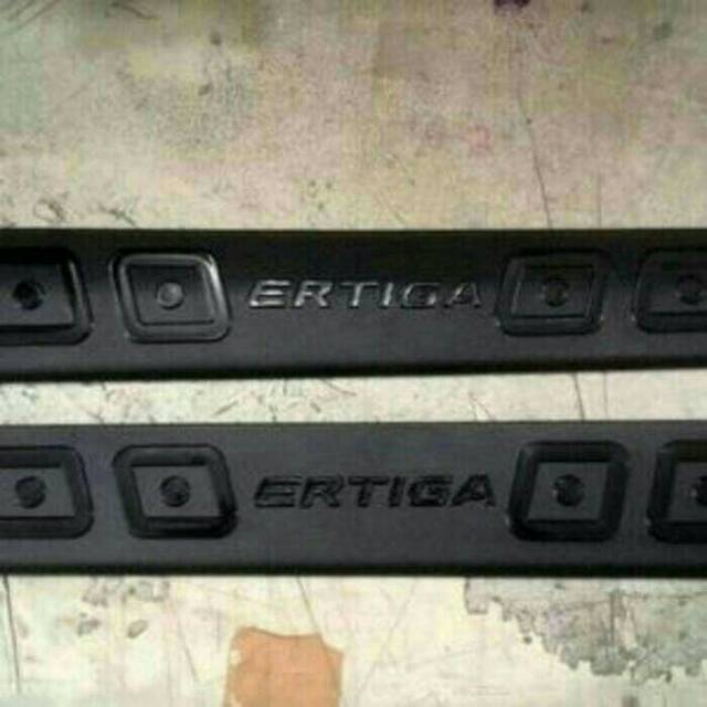 Sill plate samping ertiga