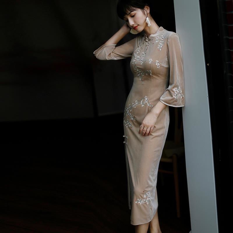 Improved cheongsam 2022 spring young embroidered Chinese style middle sleeve improved dress cheongsa