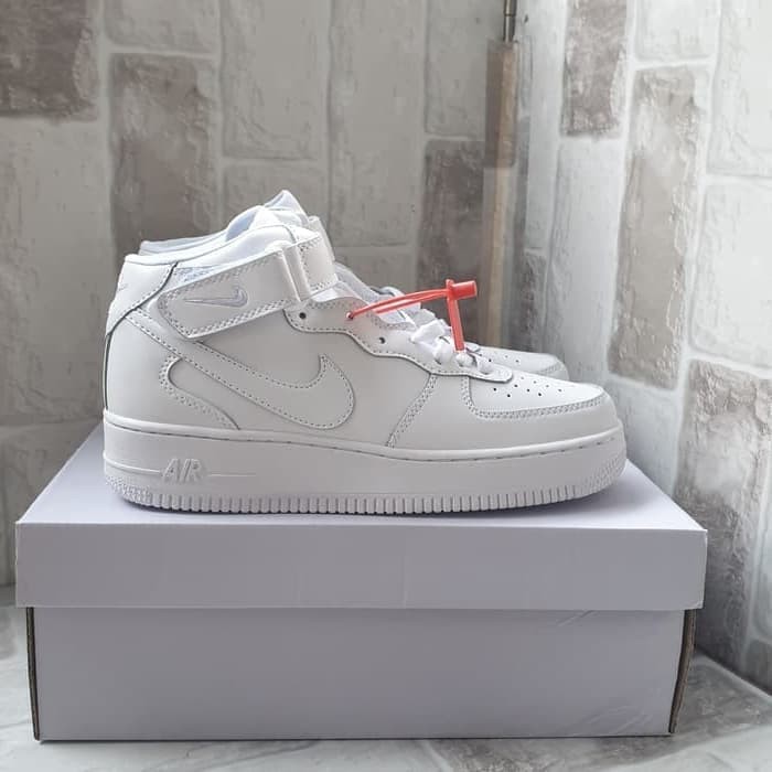  Sepatu  Sneakers Nike  Air  Force  1  Mid Triple White Shopee 