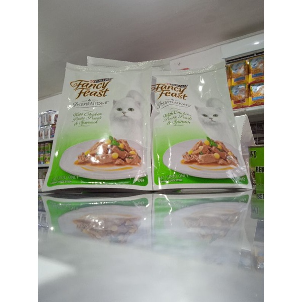 Makanan kucing fancy feast inspiration with chicken pasta pearls &amp; spinach 70g paket 12pics/ 1dus
