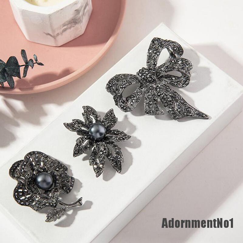 (Adornmentno1) Bros / Pin Gaya Retro Bentuk Bunga Aksen Mutiara + Kristal Hitam Untuk Aksesoris Wanita