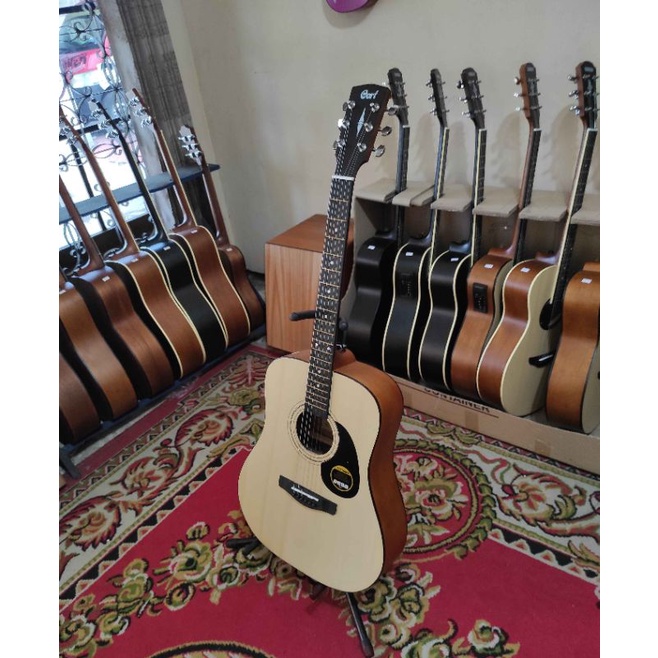 gitar akustik cort jumbo. free pick, kunci L dan free packing kayu. bisa COD