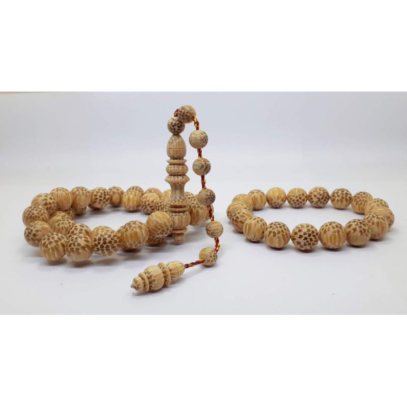 Sepasang tasbih dan gelang kayu liwung macan putih