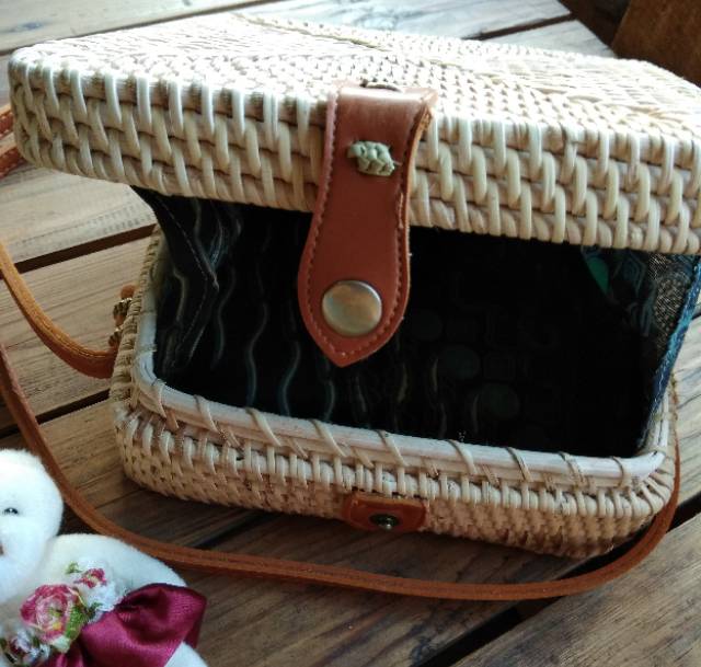 TAS RATTAN KOTAK ORIGINAL BALI DIAMETER 20CM