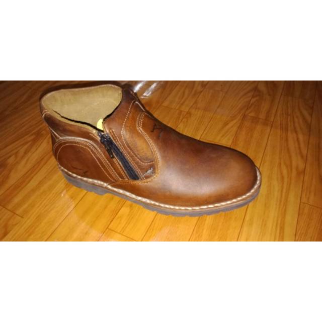 Sepatu Kangaroo Original Malaysia... Untuk Size bisa tanya-tanya dulu lewat Chat yaa... Makasih