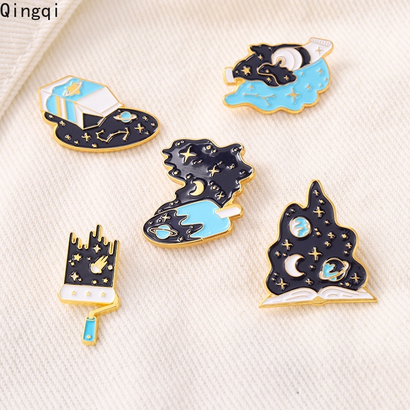 Bros Pin Enamel Desain Galaxy Luar Angkasa Bulan Bintang Planet Bahan Metal Untuk Aksesoris Topi Ransel