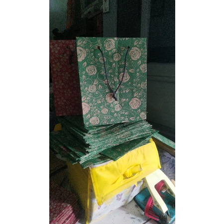 

PAPERBAG UKURAN 22X18X8