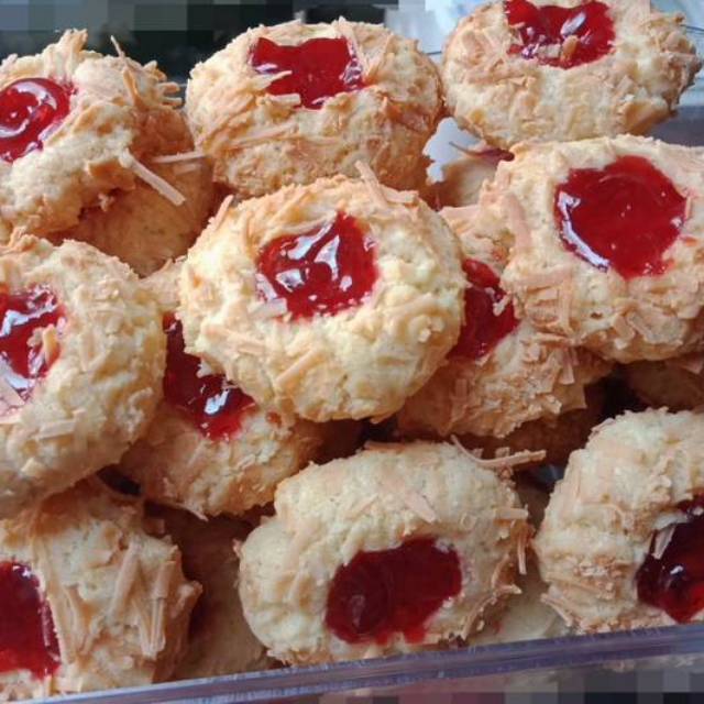 

thumbprint cookies strawberry