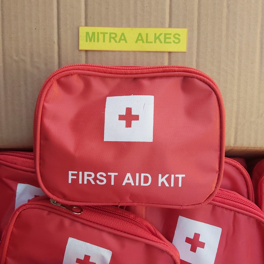 First Aid Kit. First Aid Bag. P3K Set. P 3 K Bag. Tas P3K Plus isi