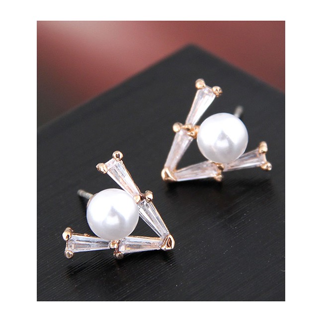 LRC Anting Tusuk Fashion 925 Silver Triangle Pearl Stud Earrings A58547