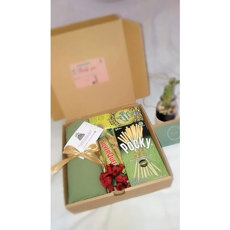 

Gift box / Hampers jilbab & snack